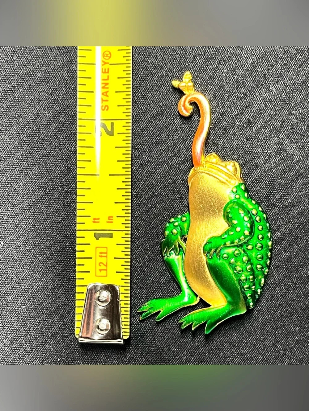 Vintage 80’s JJ Frogs Amphibian Brooches pins, frogs on the log
